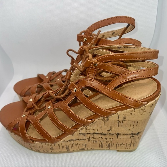 ♦️ Women's Tan Gladiator Sandals - Picture 3 of 5